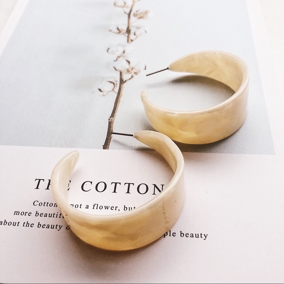 Resin White Tortoise Shell Half Hoop Earrings - Picture 5 of 6